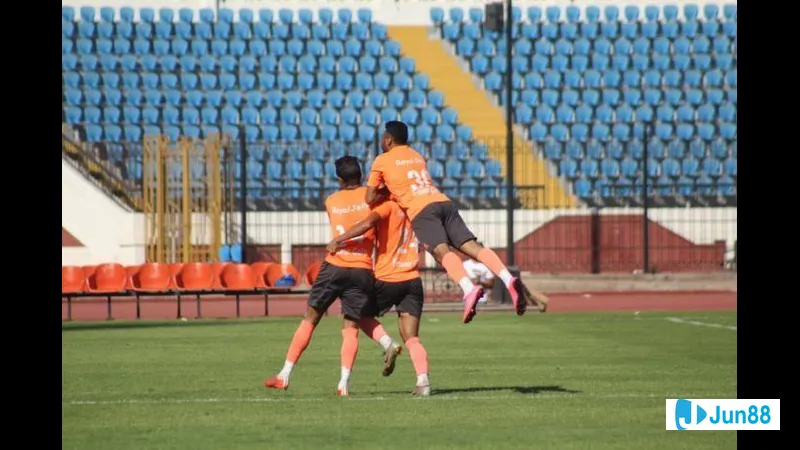 Hành động trong trận đấu giữa Arab Contractors và Pharco Hành động trong trận đấu giữa Arab Contractors và Pharco