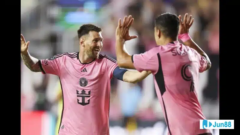 Cầu thủ Flamengo và Atletico Mineiro trên sân cỏ Cầu thủ Flamengo vs Atletico Mineiro trên sân cỏ