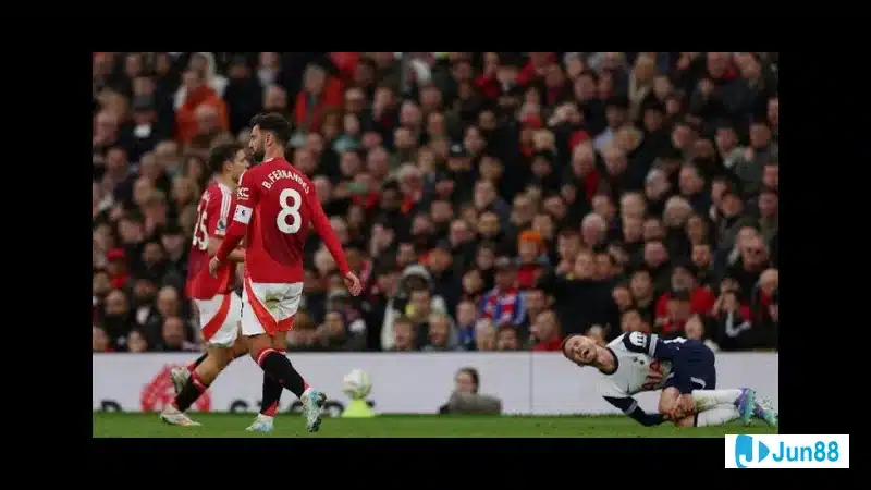 Gary Neville trong một buổi phỏng vấn thể thao