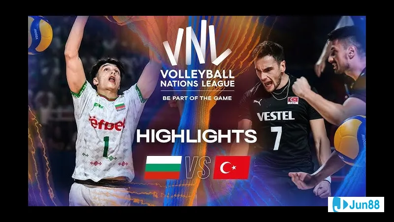 Cầu thủ Bulgaria ghi bàn trước Thổ Nhĩ Kỳ trong trận đấu quyết liệt Cầu thủ Bulgaria ghi bàn trước Thổ Nhĩ Kỳ trong trận đấu quyết liệt